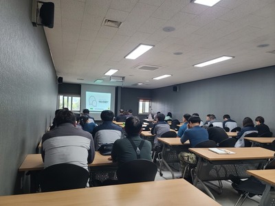전체 직원 월례회의 및 의사소통의 기술 교육 